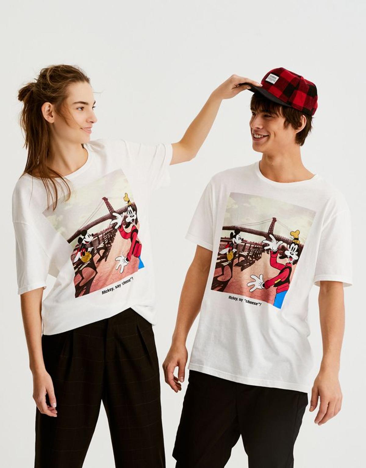 Colección 'unisex' de Pull&amp;Bear: camiseta blanca de Disney