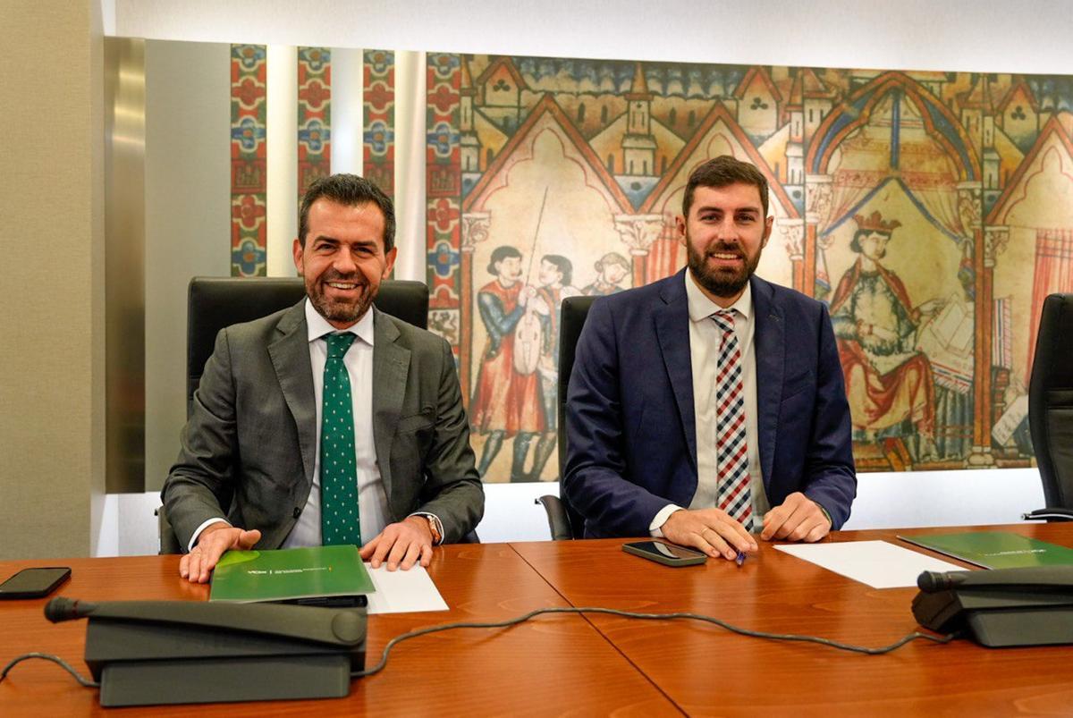 Los diputados de Vox Rubén Martínez Alpañez y José Ángel Antelo.