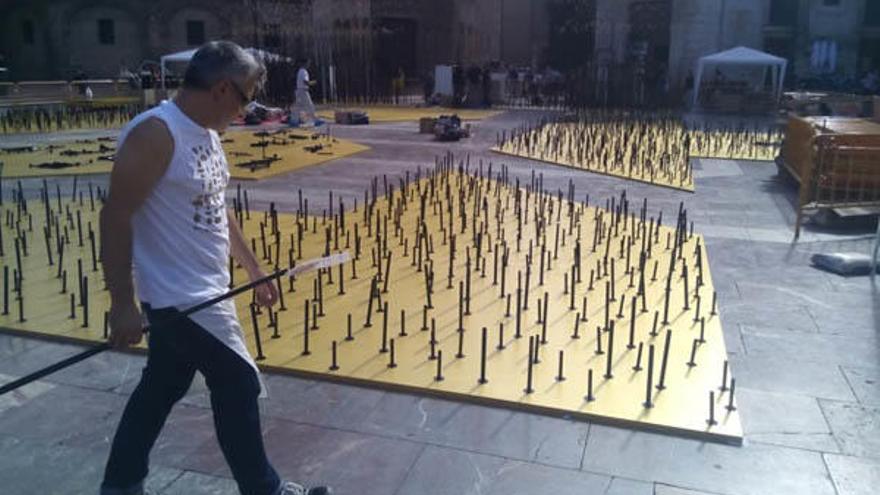 Montaje ayer en la Plaza de la Virgen, dentro del Festival d&#039;Art Urbà Intramurs.