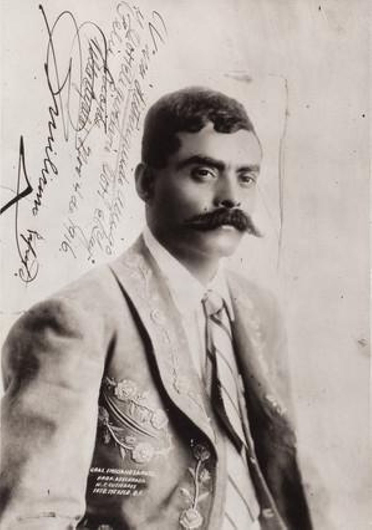 General Emiliano Zapata, fotografia dedicada per ell mateix al coronel Félix Rojas, novembre del 1916.
