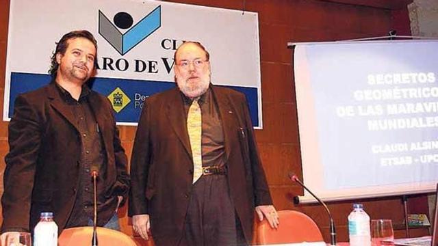 Claudi Alsina (dcha.) fue presentado por Rafa López, periodista de FARO.