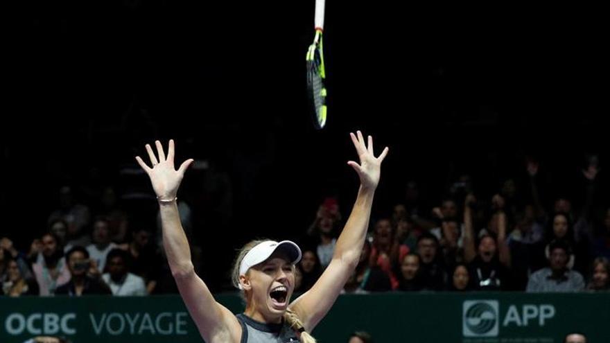 Carolina Wozniacki logra en Singapur su primer gran título