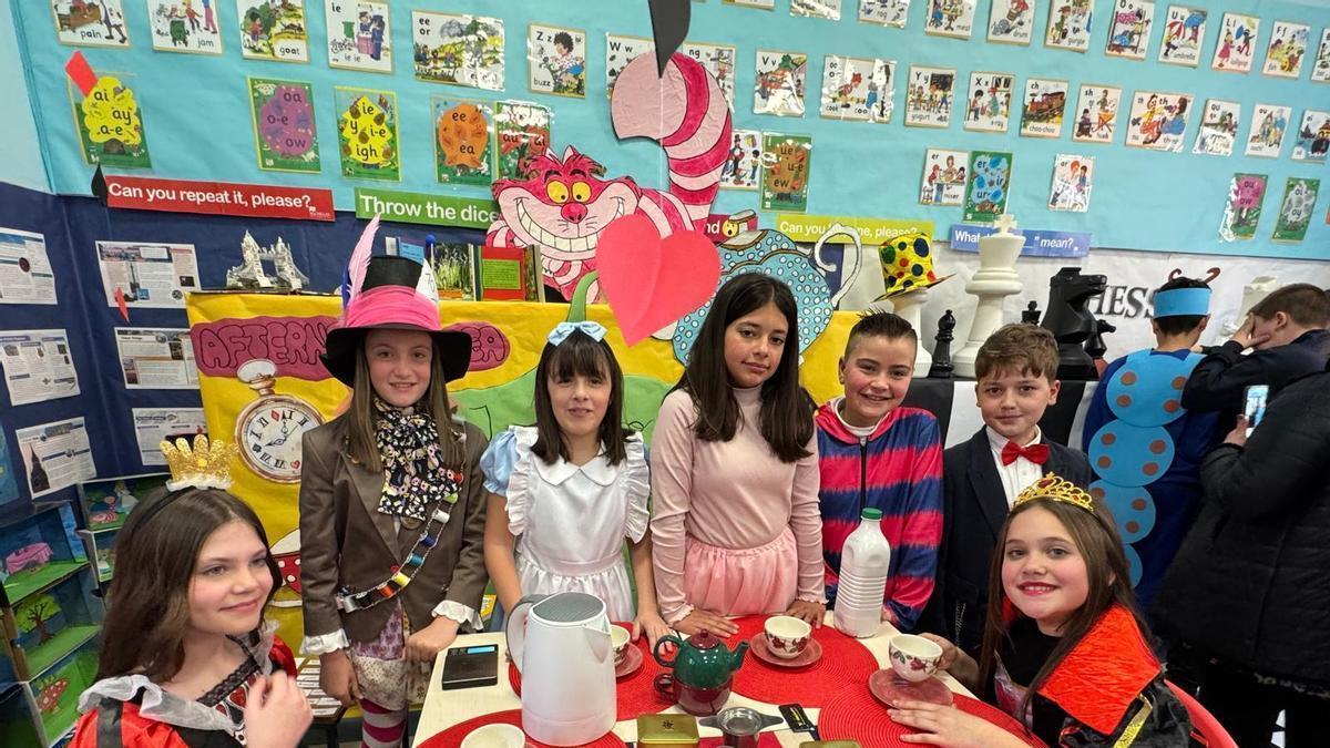 Así fue la jornada "Nuestro mágico mundo, gracias a cada libro" en el colegio María Inmaculada de Laviana