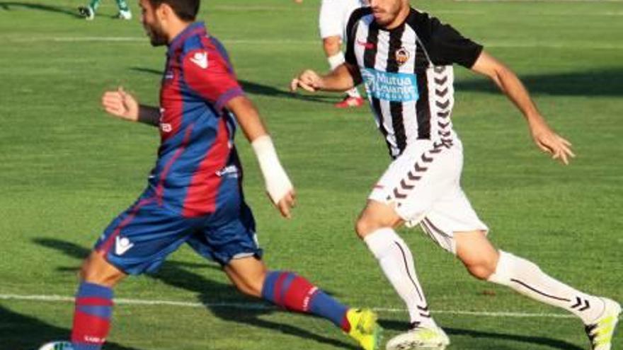 Arturo Navarro, en el amistoso del Castellón disputado ante el Atlético Levante.