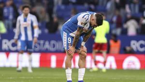 Un Espanyol sense defensa s’esfondra i ja mira cap avall