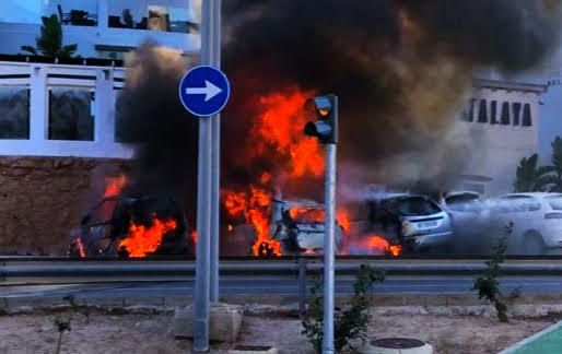 Incendio de tres vehículos en Cullera