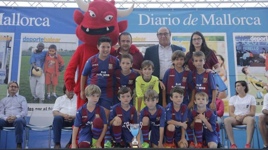 El Poblense prebenjamín, uno de los premiados.