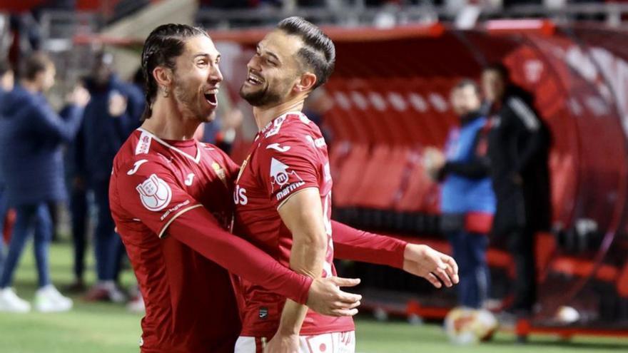 Los granas, celebrando un gol ante el Cádiz. | JUAN CARLOS CAVAL