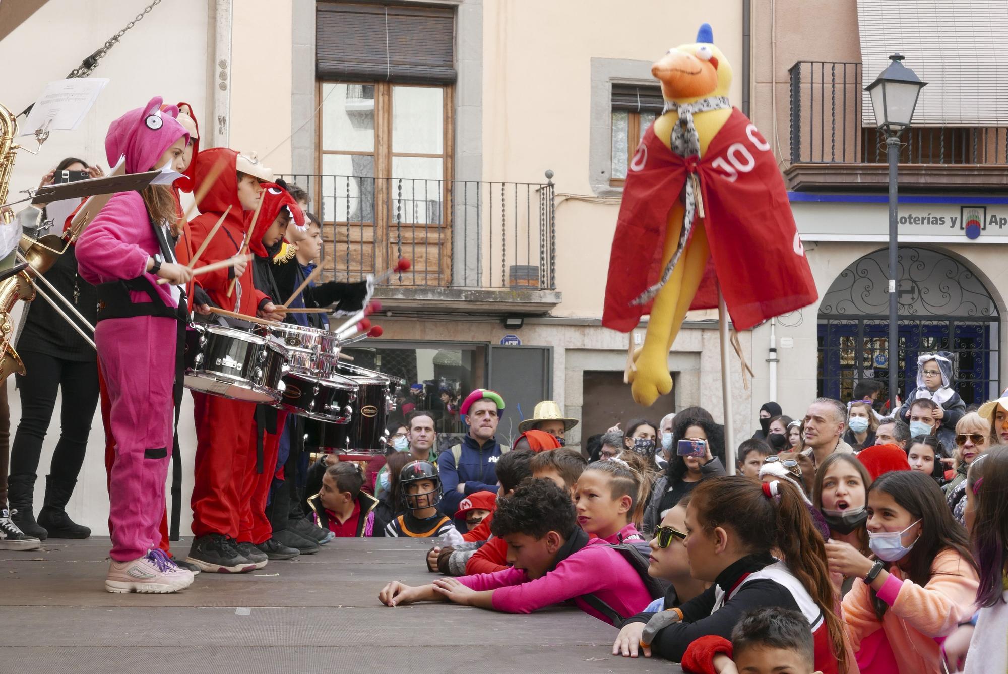 Els infants de Sallent porten als carrers un carnaval fet a la seva mida