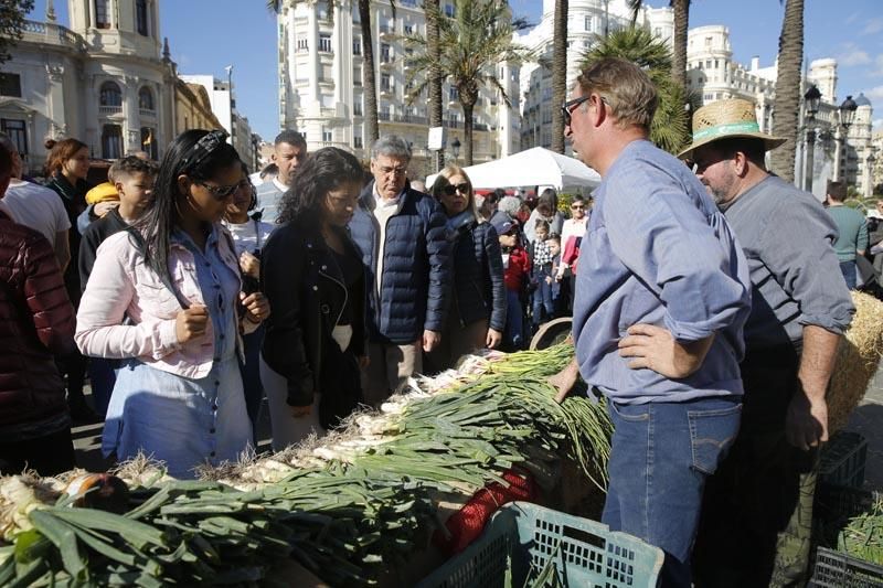 Los productos de proximidad llegan a la ciudad en "De l'horta a la plaça"