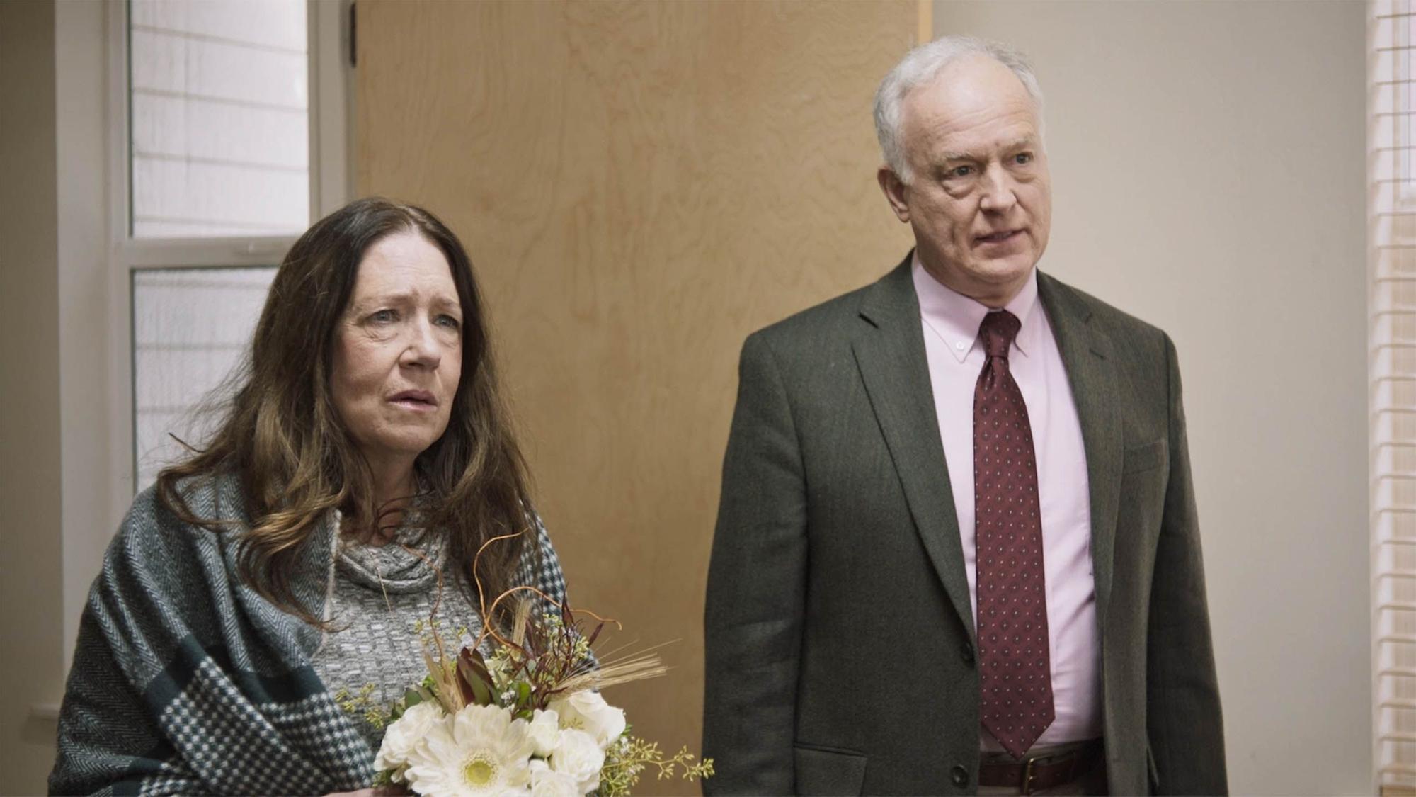 Anne Dowd y Reed Birney, en una imagen de 'Mass'