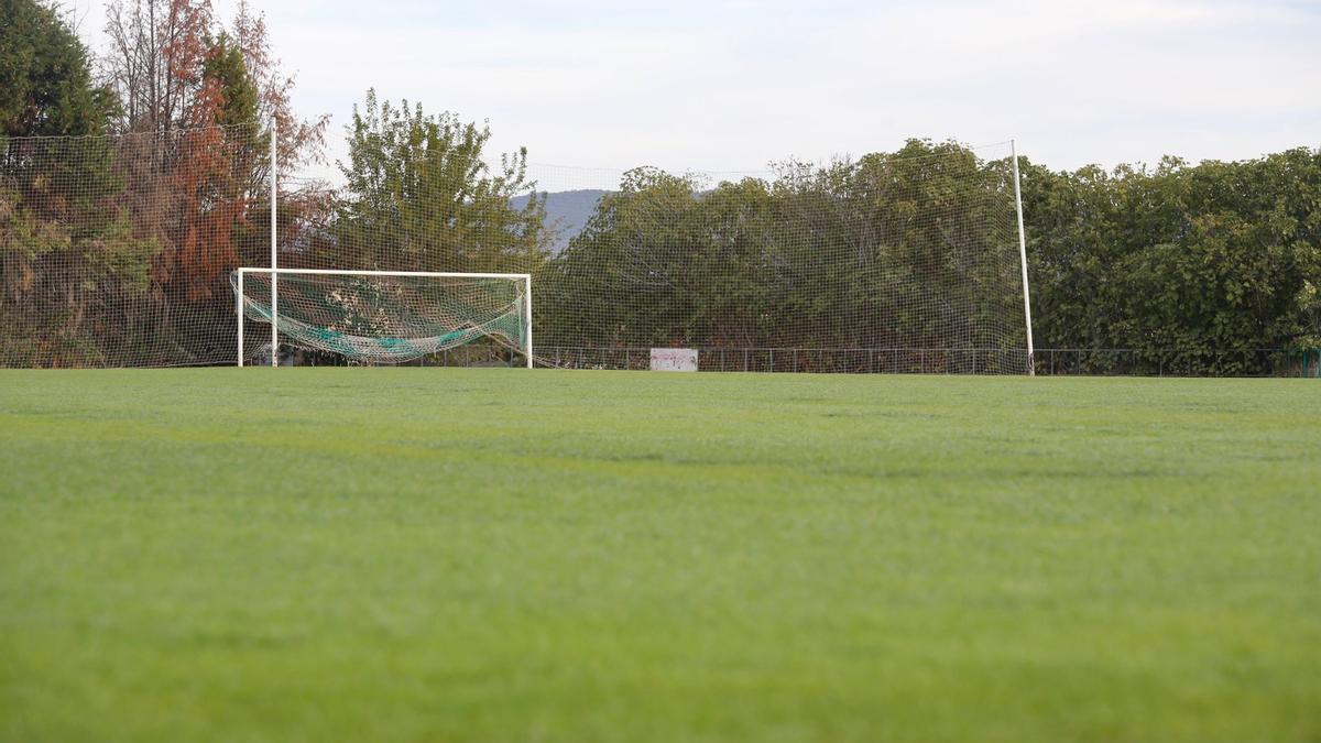 Detalle del campo 1 de la Ciudad Deportiva, lugar habitual de entrenamiento del Córdoba CF, este lunes.