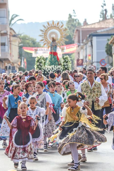 Benejúzar ha acogido el traslado de la patrona desde su santuario y un acto de homenaje a la Señera, en el día de la Comunidad Valenciana