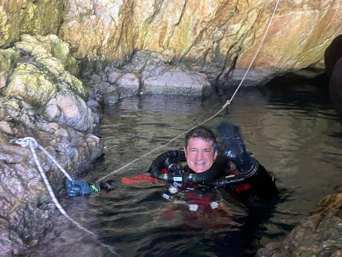 La sonrisa borra la fatiga. Eliseo, tras la proeza de &quot;conquistar&quot; otros 450 metros de galerías desconocidas