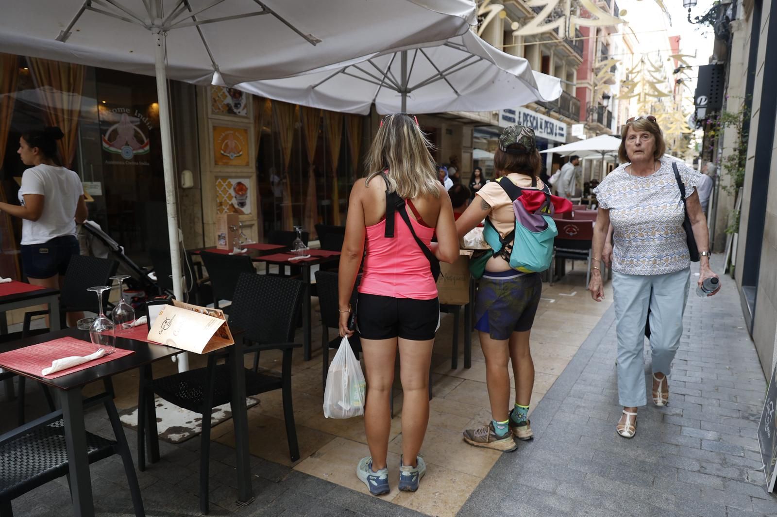 El recorte de terrazas en el Casco Antiguo de Alicante deja fuera a más de 70 locales