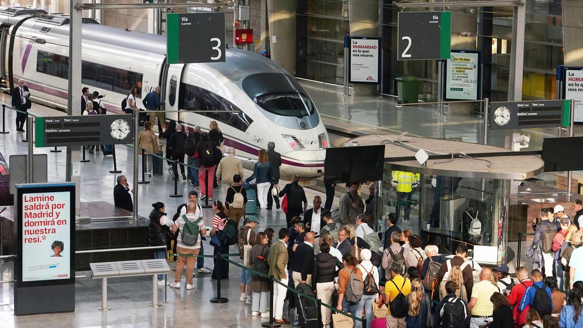 5.300 trenes circularán por toda la red ferroviaria en el puente de mayo