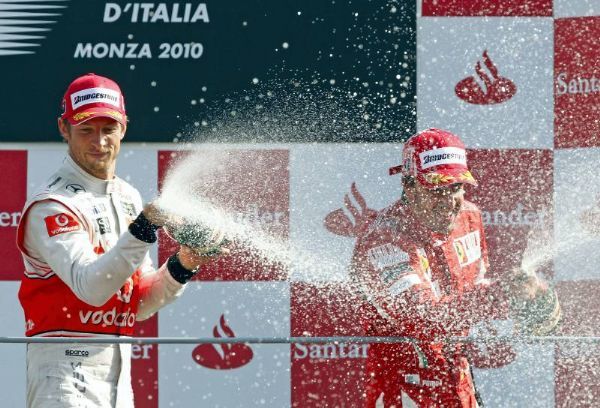 Alonso vence en Monza