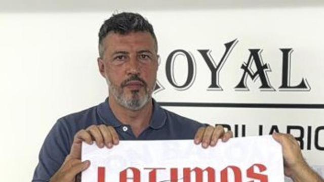 Luis Miguel Garabaya, con el cartel de la campaña.