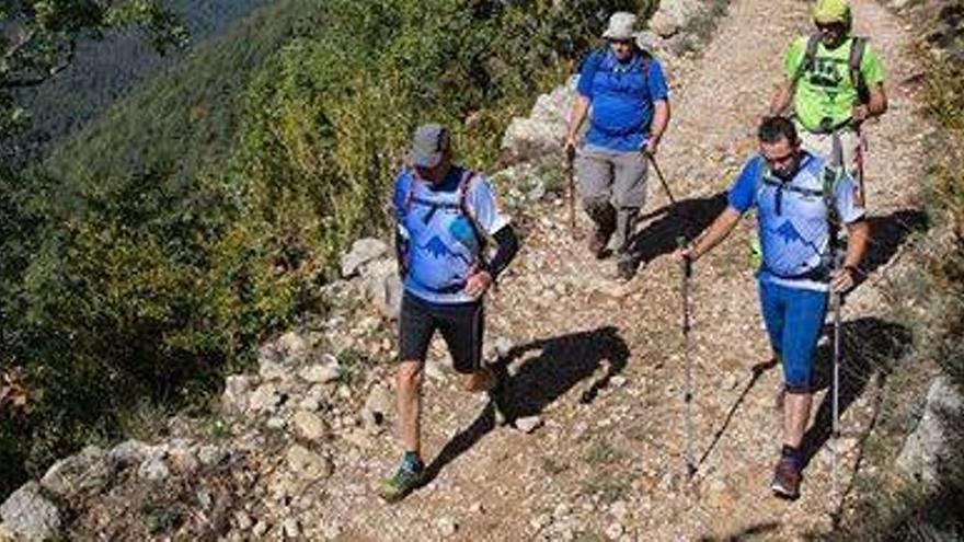 Excursionistes fent el recorregut de la marxa l&#039;any passat