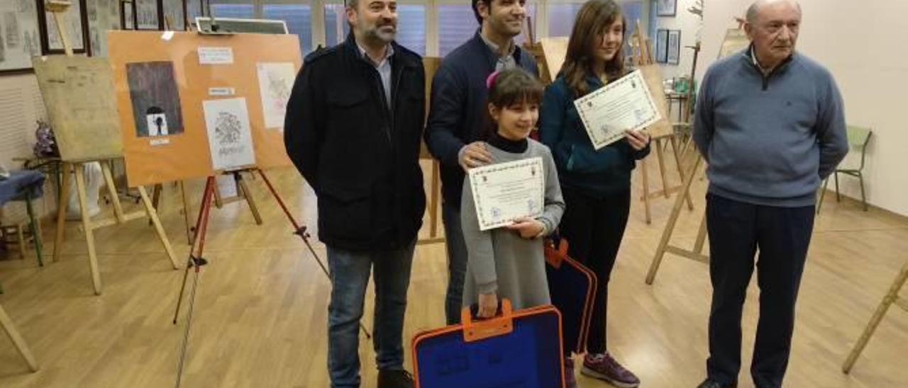 El Ateneo entrega las becas para la Escuela de Pintura