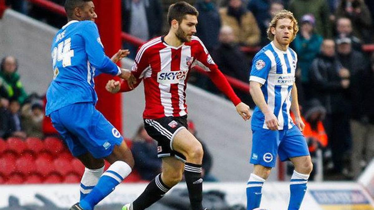 Jon Toral, durante un encuentro con el Brentford esta temporada.