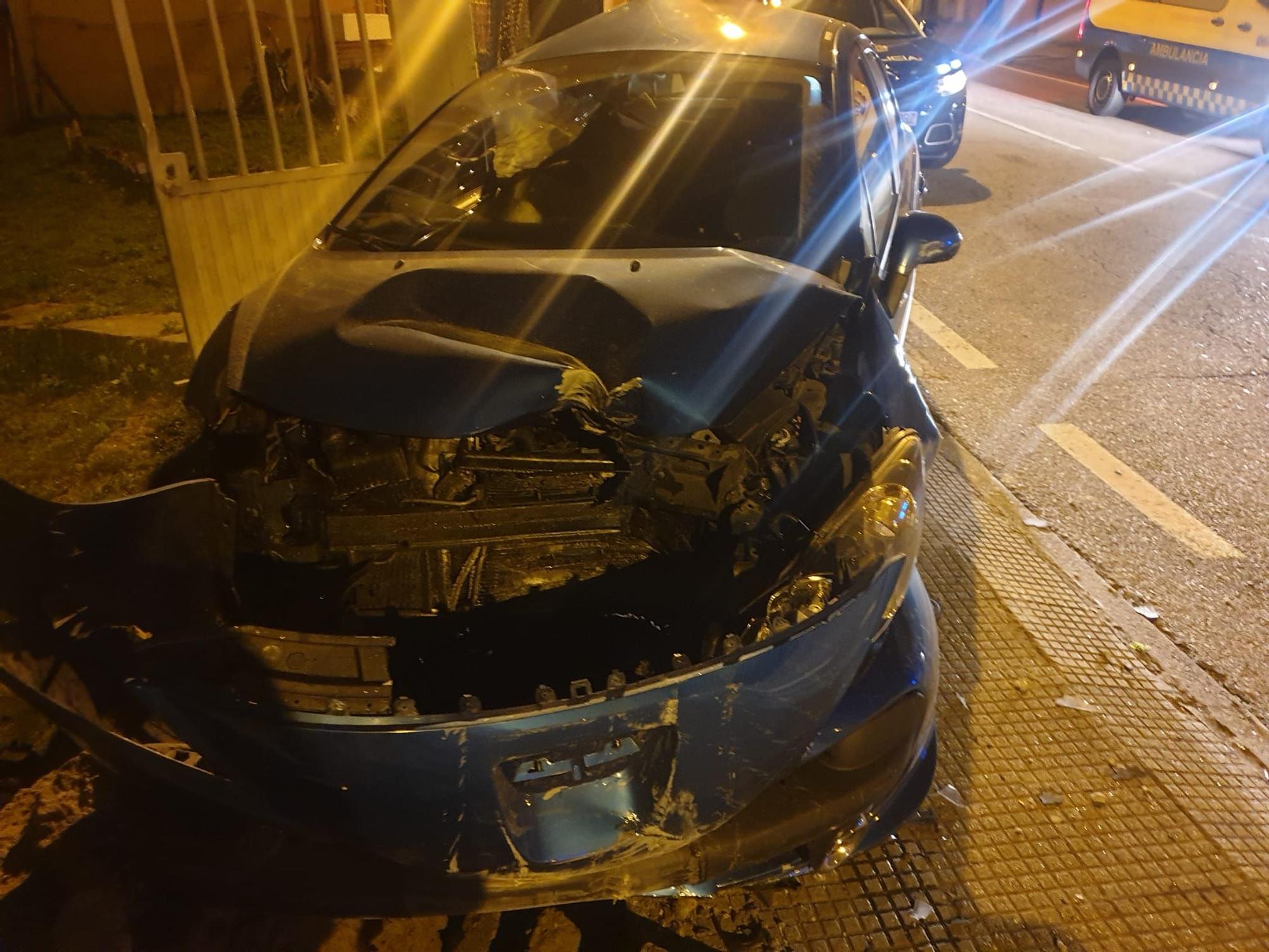 Accidentes de tráfico en Vigo | Destroza su coche contra un muro uno de los implicados en el siniestro mortal de un matrimonio en Vigo