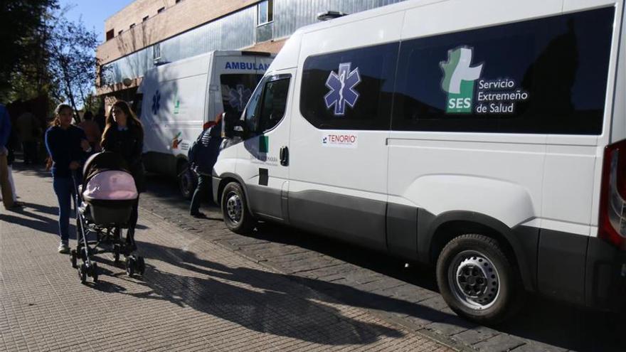 La situación del transporte sanitario en Extremadura ha mejorado, según el consejero