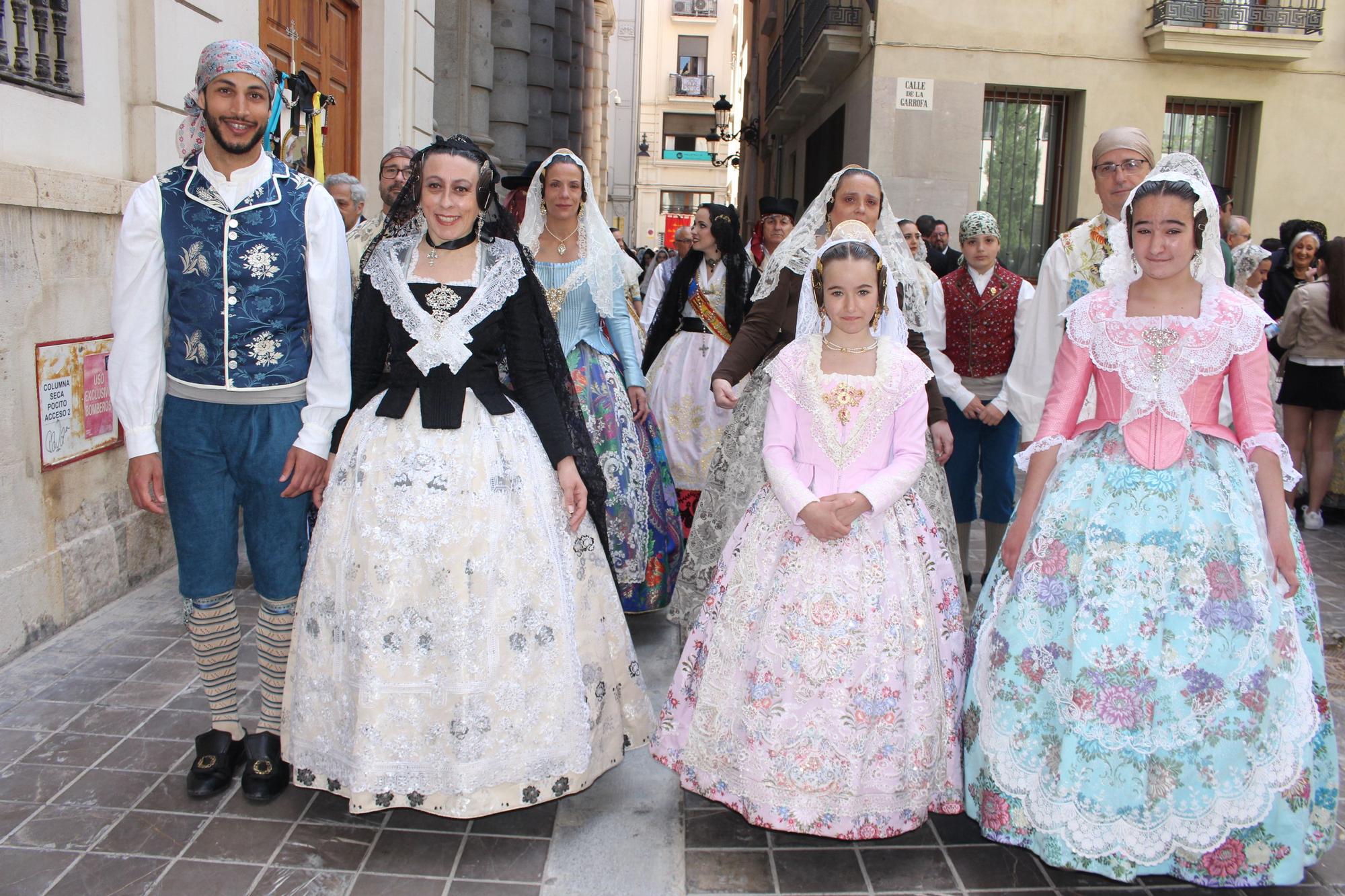 El desfile de falleras mayores en la Ofrenda a San Vicente Ferrer