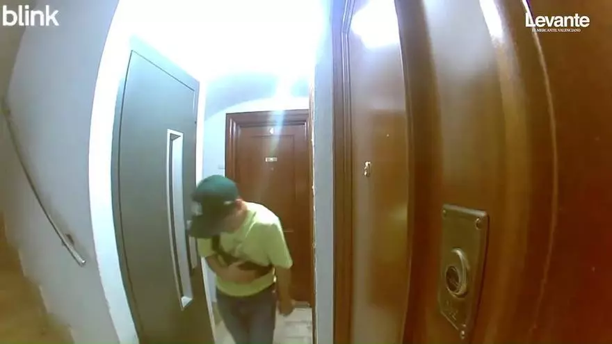 Pillan a dos ladrones intentan entrar dos veces en un fin de semana a una misma vivienda de Benicalap