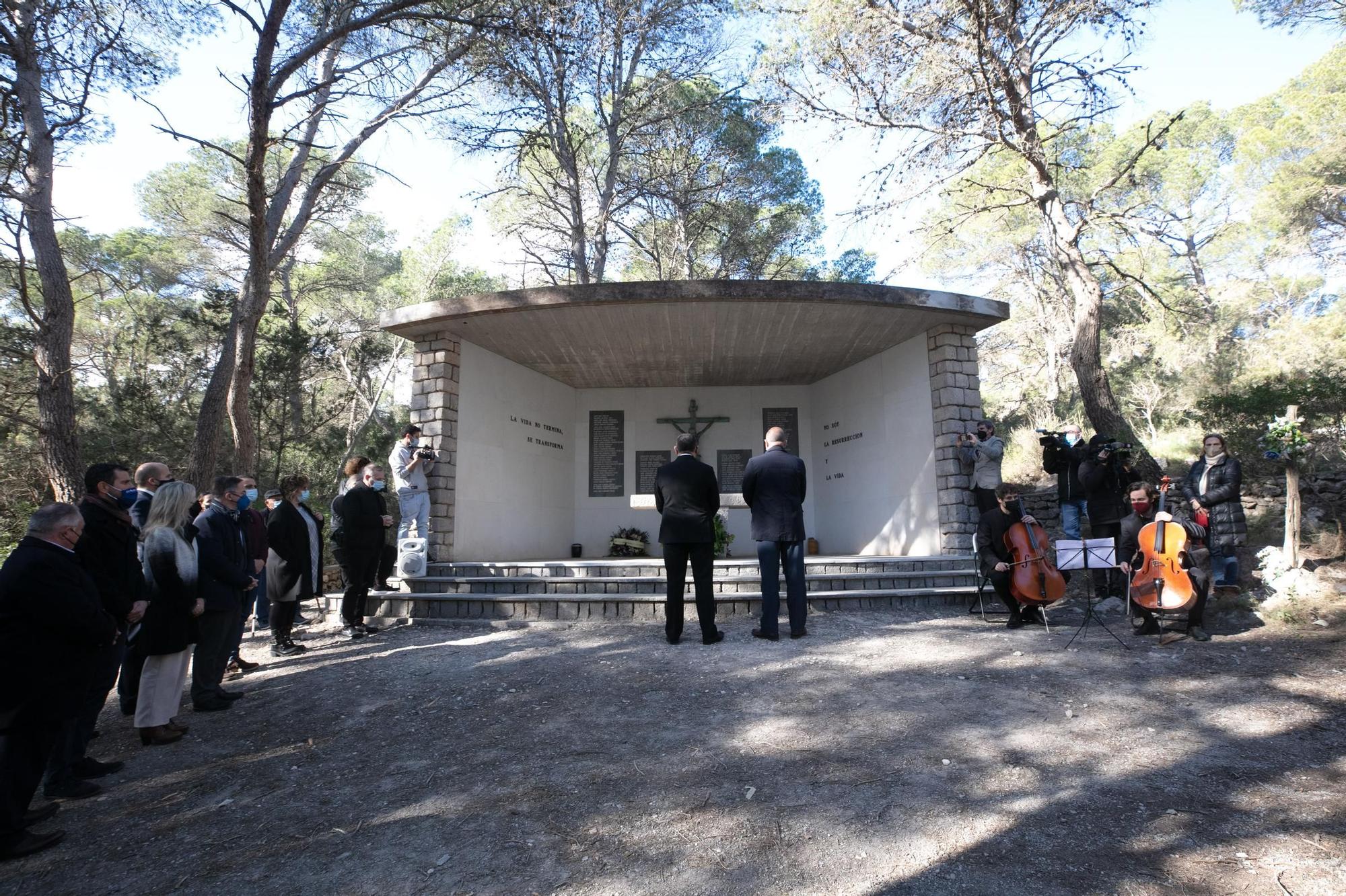 Homenaje a las víctimas del accidente aéreo de ses Roques Altes