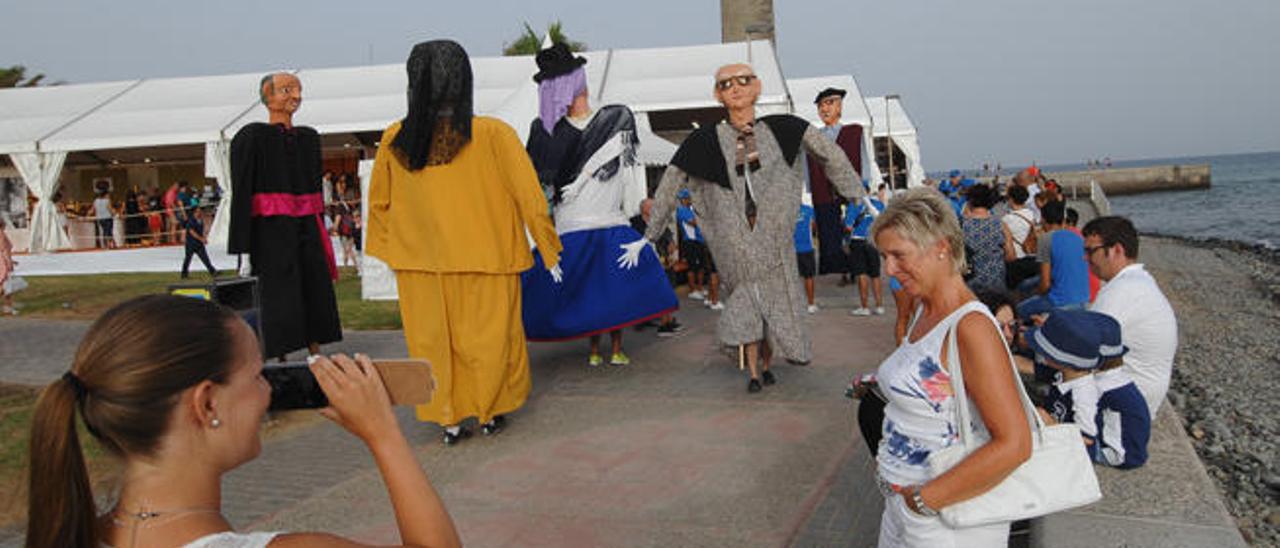 La feria de artesanía del Faro de Maspalomas reúne a 67 expositores