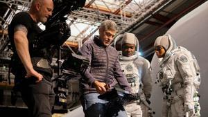 George Clooney (en el centro), dando instrucciones a los actores durante el rodaje.