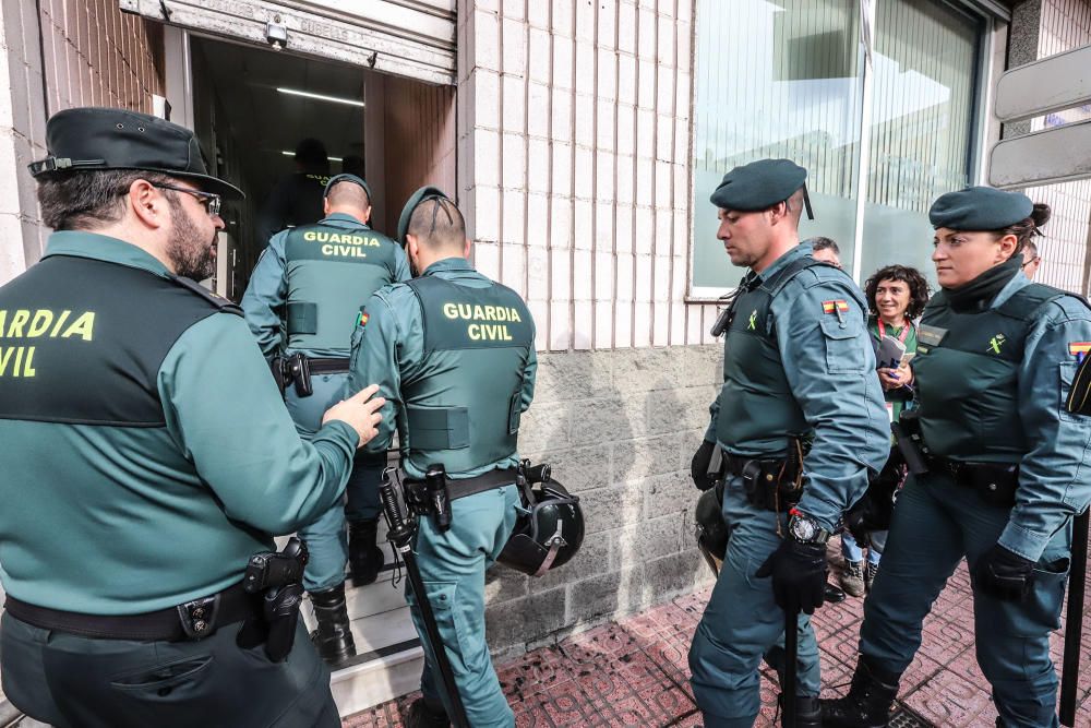 [SIN TITULO] La Generalitat realiza un gran despliegue de recursos, incluido un simulacro de una situación de pillajes en comercios tras un terremoto, helicóptero, bomberos o la intervención de la UME