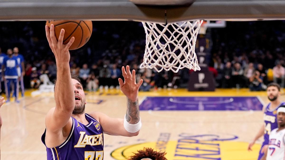 Doncic, anotanto ante Philadelphia en un partido de la NBA