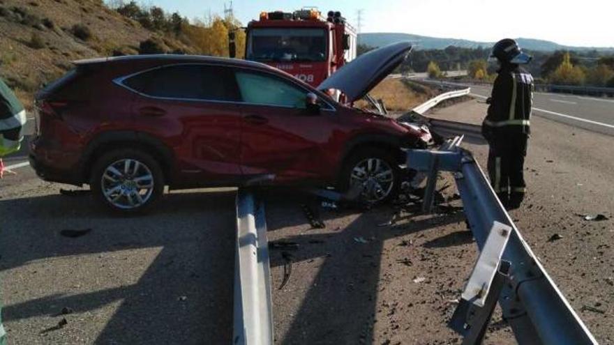 Accidente registrado ayer en la autovía A-52 a su paso por Cobreros.