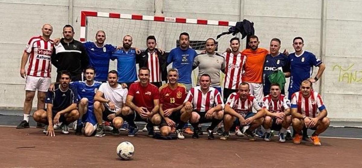 Foto de familia de los equipos que juegan en la fiesta de San Miguel. | LNE