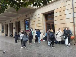 Las colas para el concurso de charangas, en imágenes