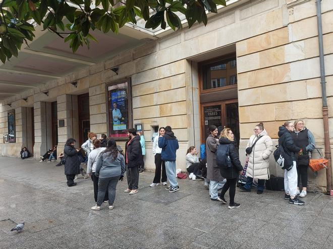 Las colas para el concurso de charangas, en imágenes