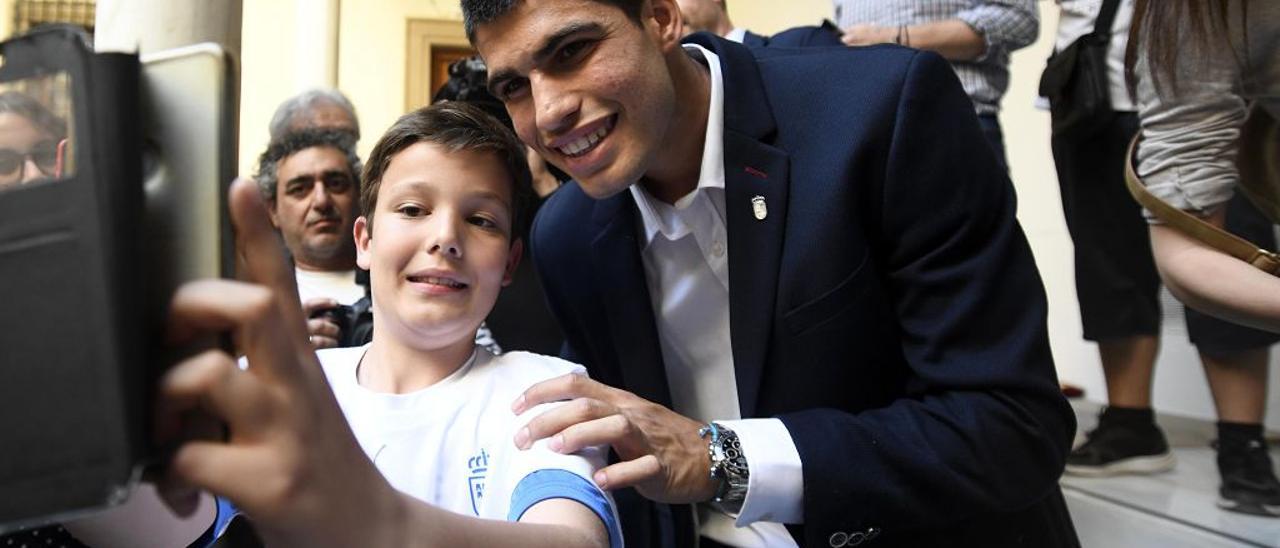 Carlos Alcaraz, en el recibimiento oficial tras su victoria en el Masters de Madrid