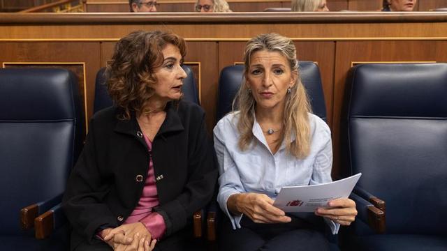 Las vicepresidentas María Jesús Montero y Yolanda Díaz, en el Congreso de los Diputados.