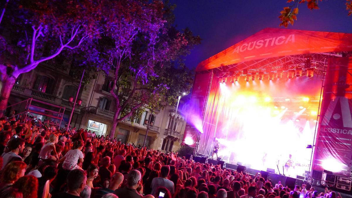 L'escenari de la Rambla en un concert de l'Acústica de l'any 2025