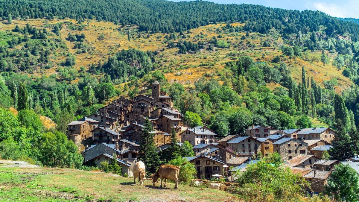 El punto más aislado de España está en un pueblo de 70 habitantes desde el que se llega a través de otro país