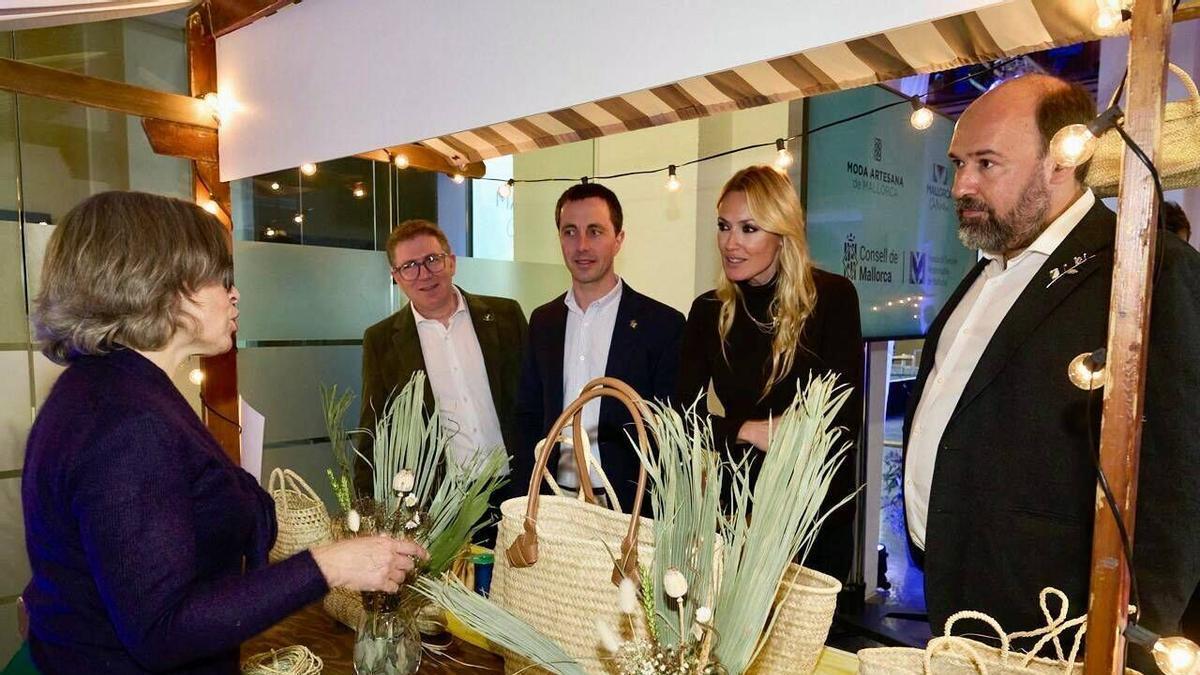 Carolina Cerezuela, embajadora de la Moda Artesana de Mallorca en la ITB