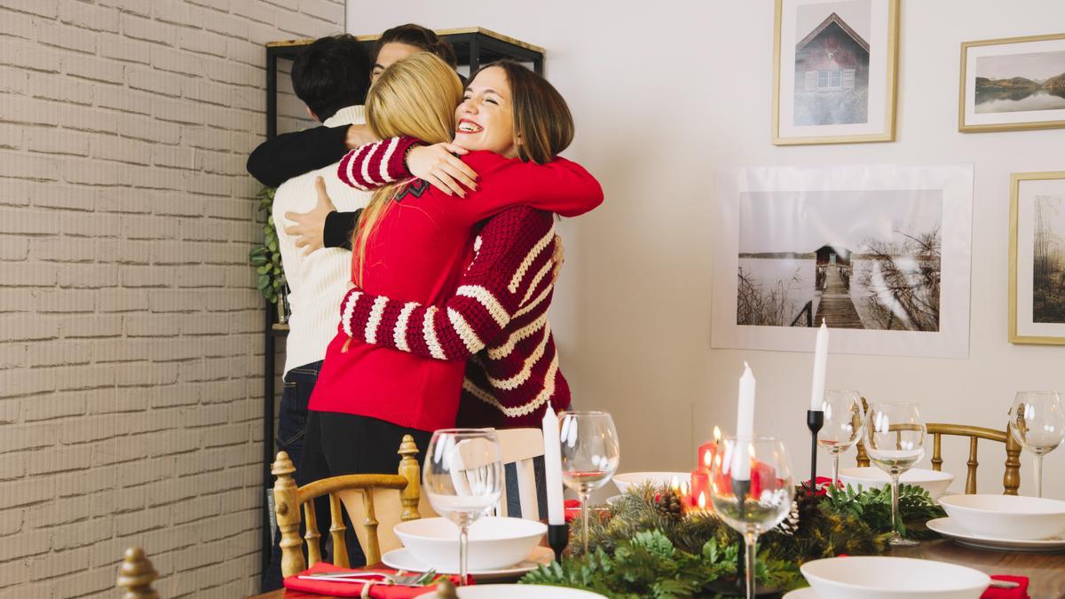 Una familia se reencuentra en Navidad.