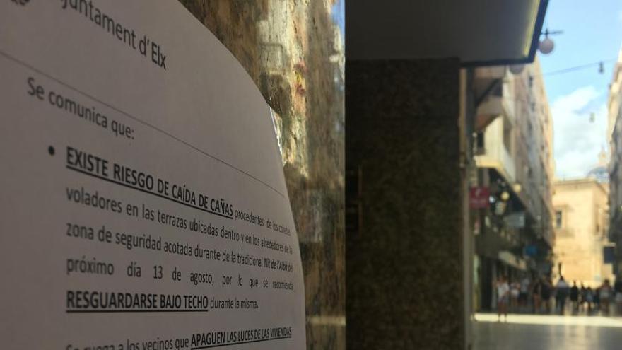 Uno de los carteles de aviso por caída de cañas