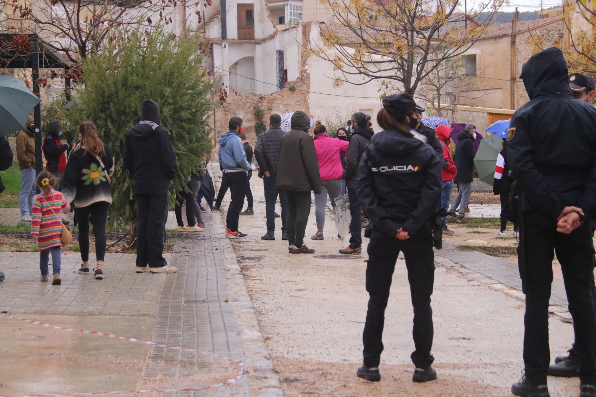 Varios centenares de personas se manifiestan por el centro social Cals Flares de Alcoy