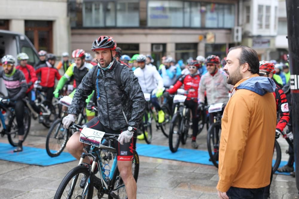 Unos 170 participantes desafiaron al mal tiempo para tomar la salida en la edición 2016 de la Ruta BTT do Cocido