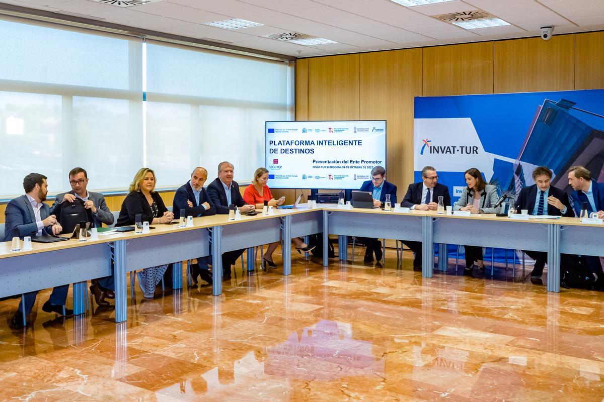 La reunión mantenida este lunes en Invat.tur, en Benidorm.