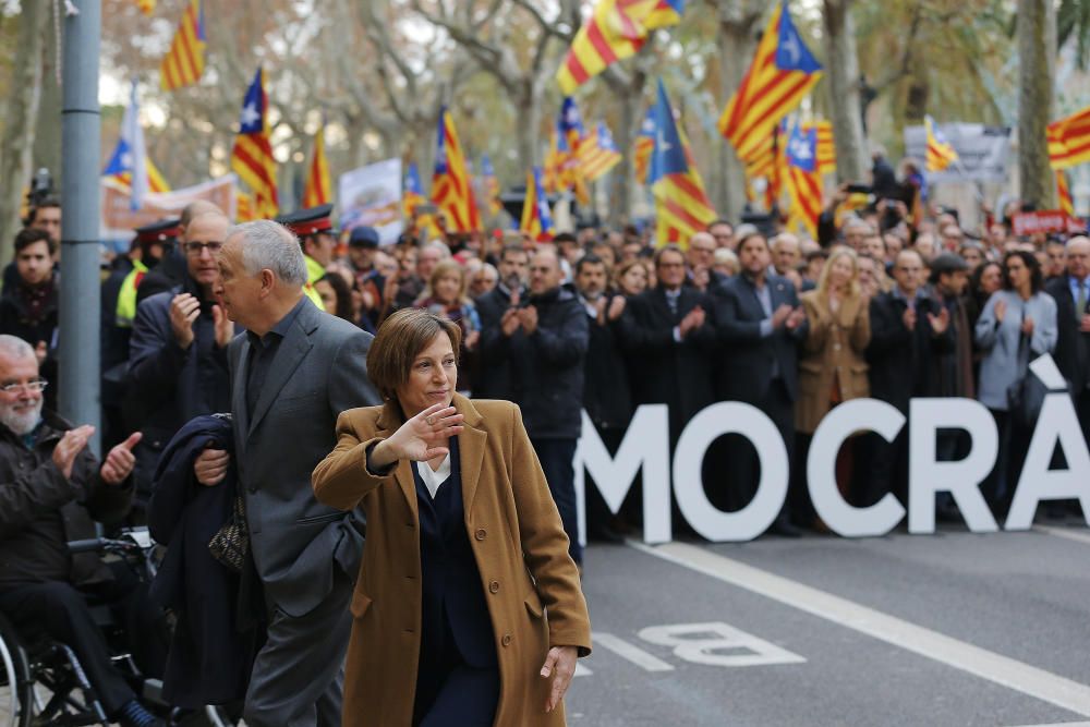 El independentismo catalán apoya a Forcadell antes de declarar