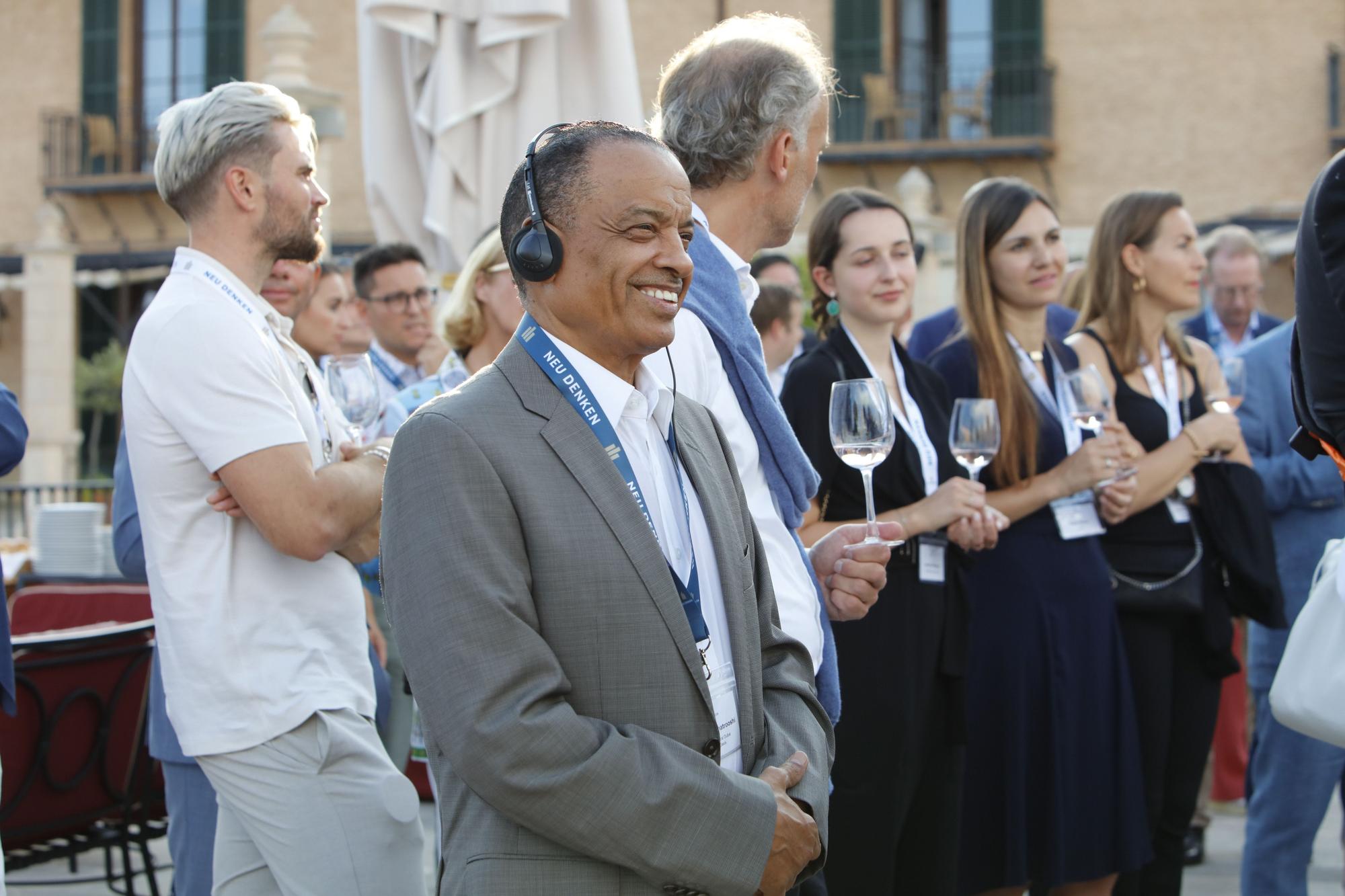 Wirtschaftsforum Neu Denken versammelt deutsche Manager und Politiker auf Mallorca